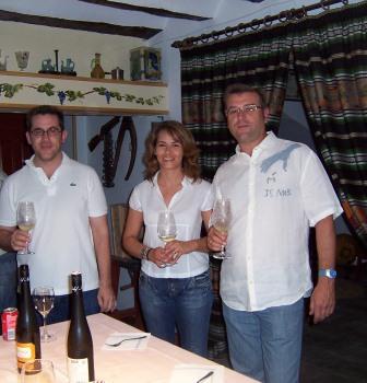 Jose Maria Vicente (right) with his wife and sales manager (photo Vera Czerny)